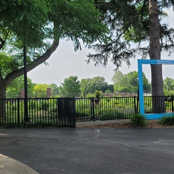 Detroit Zoo - Relaxing Garden near entrance. - Zoos Near Me - Royal Oak, Michigan