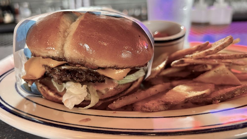 Hank’s Garage & Grill