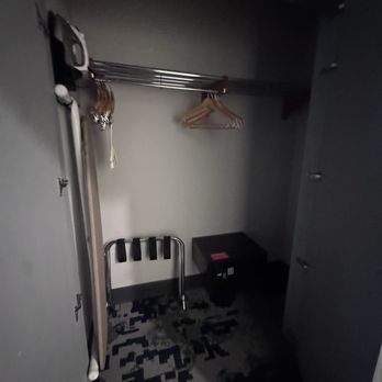Hilton San Jose - Closet - Hotels Near Me - San Jose, California