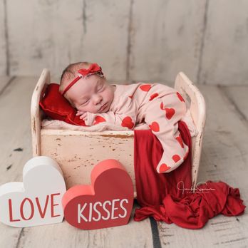 Jennifer Spencer Photography - Newborn Portrait Session - Bed Prop - Session Photography Near Me Jennifer Spencer Photography - Newborn Portrait Session - Bed Prop - Session Photography Near Me