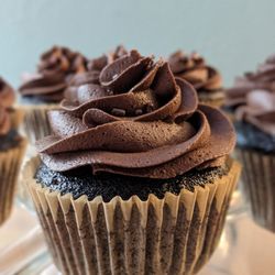 Tutti Baking - Chocolate cupcakes!