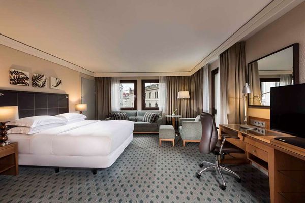Hilton Dresden by null