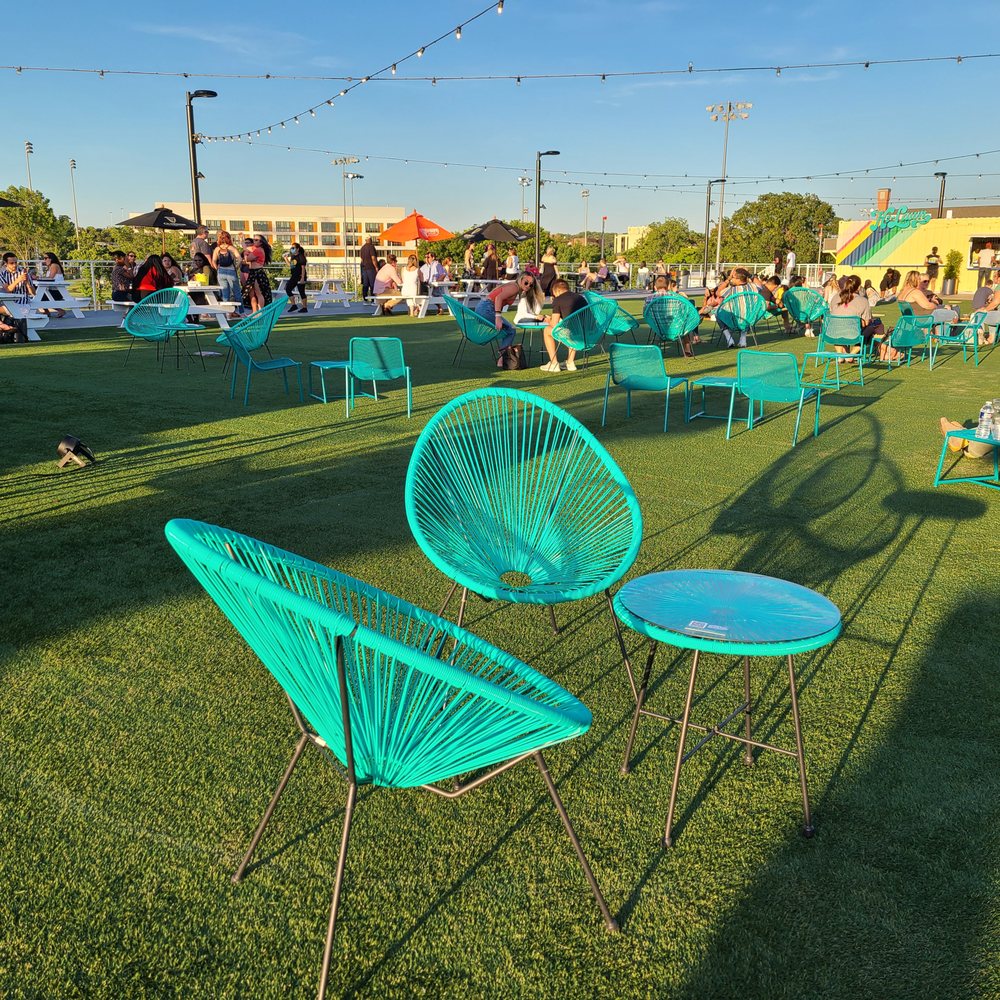 Hi-Lawn - Cocktail Bars Near Me - Washington, DC, District of Columbia