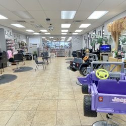 Zaynas Cuts For Kids - Interior