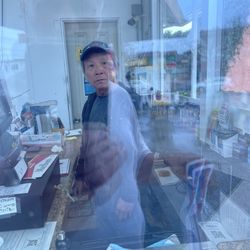 Shell of Alameda - The cashier