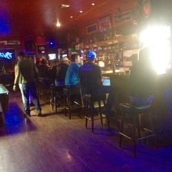 Gem State Bar and Grill - A real honkytonk bar ..... playing RAP... (god)..