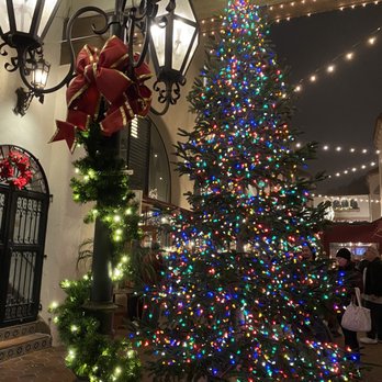 La Arcada Plaza - Holiday walk with trees - Shopping Centers Near Me - Santa Barbara, California La Arcada Plaza - Holiday walk with trees - Shopping Centers Near Me - Santa Barbara, California