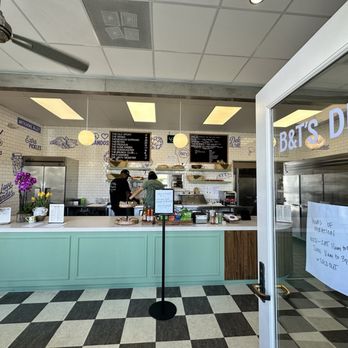 B&T’s Deli - Entrance - Vegetarian Near Me - Santa Monica, California B&T’s Deli - Entrance - Vegetarian Near Me - Santa Monica, California