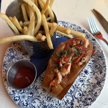 The Hampton Social - River North - Seafood Near Me - Chicago, Illinois The Hampton Social - River North - Seafood Near Me - Chicago, Illinois