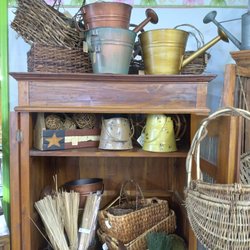 Pizzute's Plant-N-Thyme - Home/patio decor!