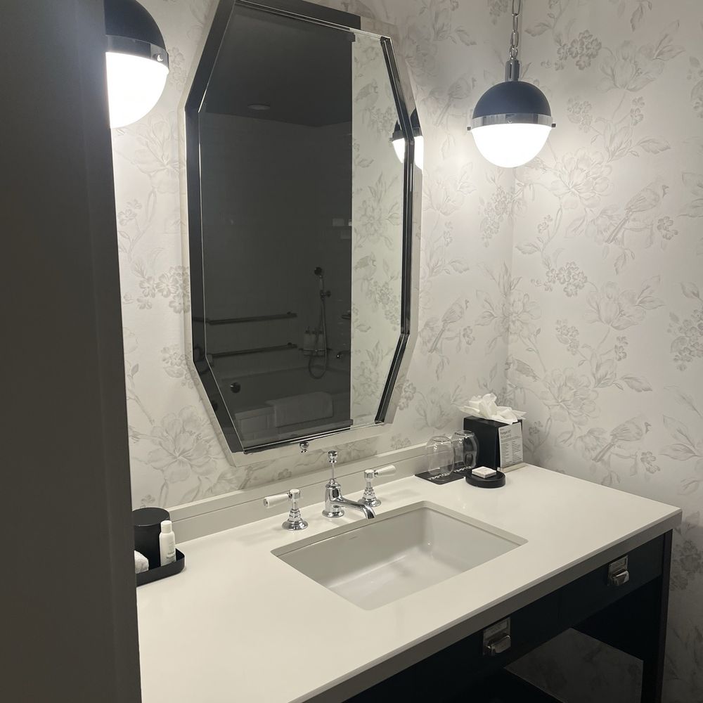 Kimpton Cardinal Hotel - Bathroom vanity - Hotels Near Me - Winston-Salem, North Carolina Kimpton Cardinal Hotel - Bathroom vanity - Hotels Near Me - Winston-Salem, North Carolina