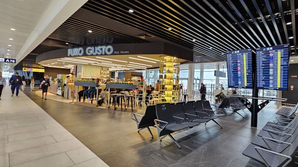 Leonardo da Vinci International Airport by null