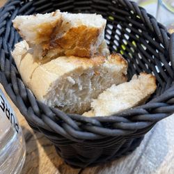 Farina - Frisches Brot, noch warm... super
