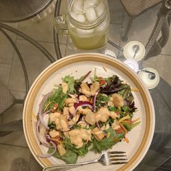 Gumby's Pizza - Third of a garden salad with Thousand Island dressing. Tomato, onion, gr pepper, cheddar, carrot, mushroom, croutons. 19OCT25