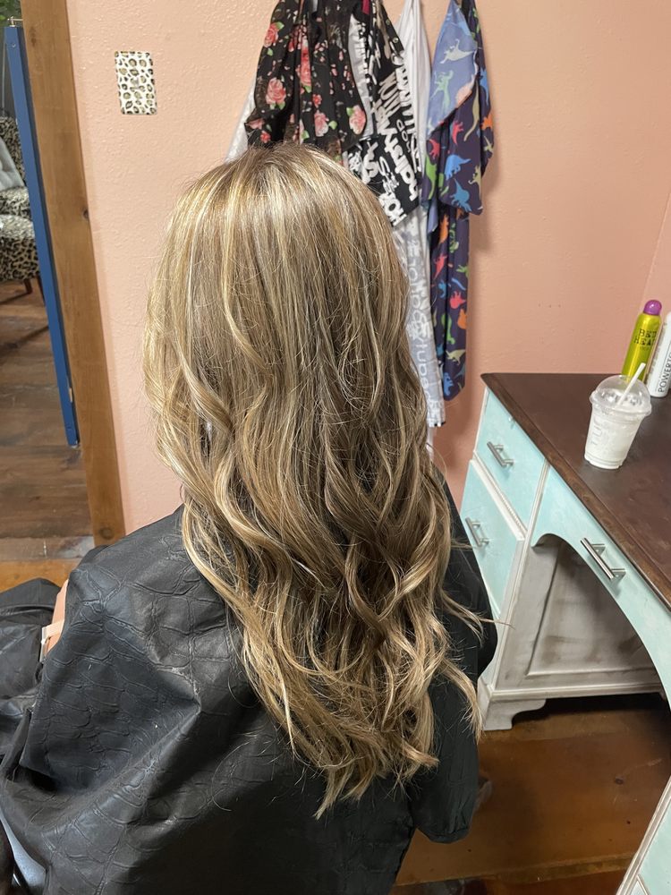 Mane Attraction Beauty Spa Logo