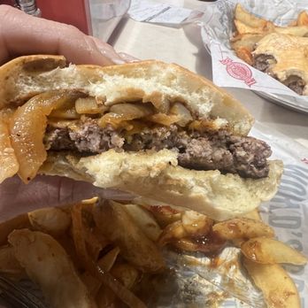 Fuddruckers - BBQ Burger - Burgers Near Me - Pembroke Pines, Florida