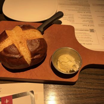 Cooper’s Hawk Winery & Restaurant - Bread - New American Near Me - Doral, Florida