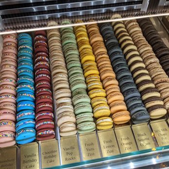 Delysees - Desserts Near Me - Toronto, Ontario