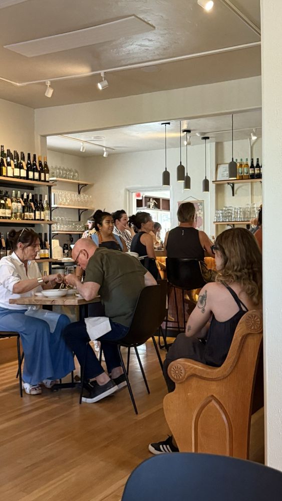 Social spots from Sunshine Wine