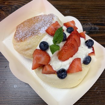 Eggcellent Souffle Pancake - Strawberry and blueberry yogurt flavor - Desserts Near Me - Flushing, New York