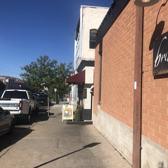 Bravo Americano Moderno - This area has such a nice walking space .... Plenty of stores and shops to visit, or walk off that big meal! - Salad Near Me - Globe, Arizona