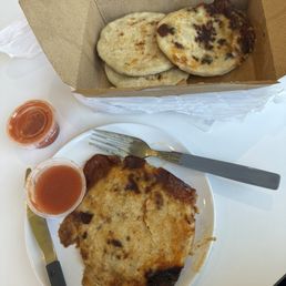 4 papusa plate: 2) pollo & queso 2) burria and queso