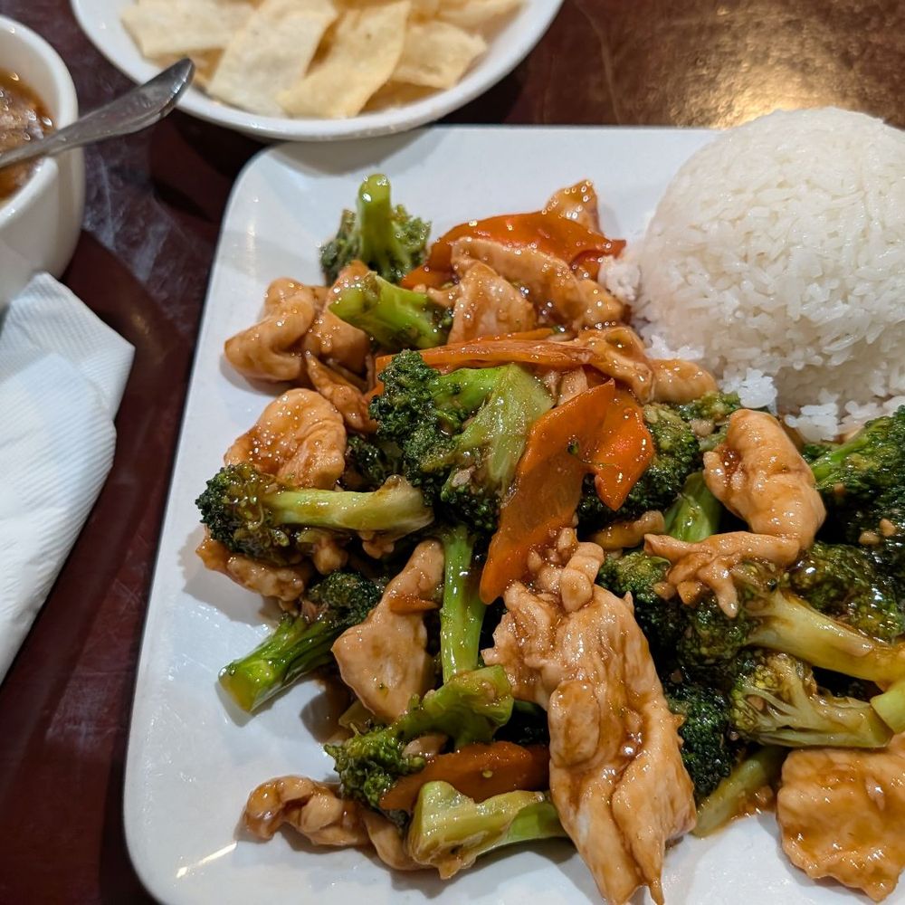 Happy Wok - Chix Broccoli $14.95. Fresh ingredients, flavor 3.5/5 - Asian Fusion Near Me - Tucson, Arizona Happy Wok - Chix Broccoli $14.95. Fresh ingredients, flavor 3.5/5 - Asian Fusion Near Me - Tucson, Arizona
