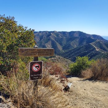 Hermit Gulch Trail - Sign marks end of trail at top - Hiking Near Me - Avalon, California Hermit Gulch Trail - Sign marks end of trail at top - Hiking Near Me - Avalon, California