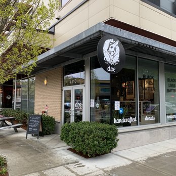 Doe Donuts - Outside - Donuts Near Me - Portland, Oregon