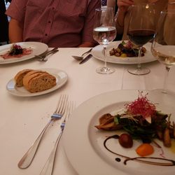 Pino - Vorspeisenauswahl mit Wildkräutersalat