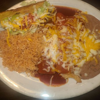 Super Mex - 2 Enchiladas, 1 ground beef, 1 chicken, chicken taco, rice & beans. Omg! Super Mex never fails me. - Mexican Near Me - Lakewood, California