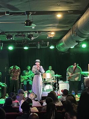 BASSLINE || 2239 - CHICAGO by null