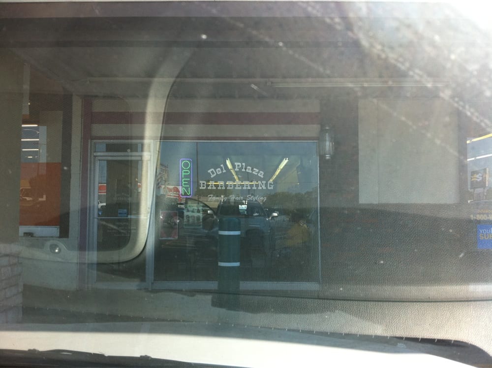 DEL PLAZA BARBERING Updated September 2024 737 E Independence St