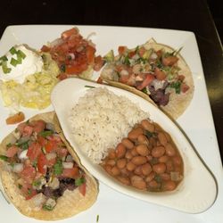 Gio's Bar & Grill - Carnitas Tacos