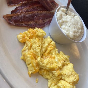 Midnight Diner - Eggs, Turkey bacon and Creamy Grits - Diners Near Me - Charlotte, North Carolina
