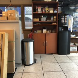 Giant Tire and Auto Repair - Lobby