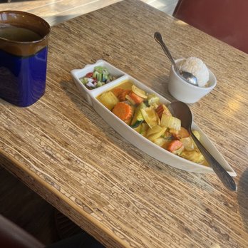 Basilic Essentially Thai - Vegetarian Yellow Curry - Thai Near Me - Seattle, Washington Basilic Essentially Thai - Vegetarian Yellow Curry - Thai Near Me - Seattle, Washington
