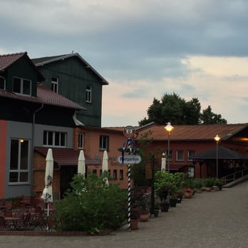 Berghotel Rosstrappe - ... Blick auf die Hotelanlage vom Parkplatz aus ... - Hotels Near Me - Thale, ST