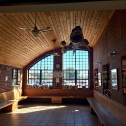 Metra - Highwood - Woodsy cozy