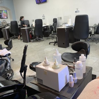 Signature Nails & Spa - Salon is a little messy - Nail Salons Near Me - Las Vegas, Nevada Signature Nails & Spa - Salon is a little messy - Nail Salons Near Me - Las Vegas, Nevada