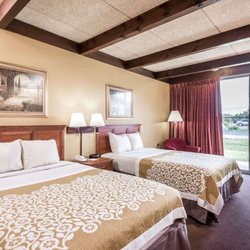Days Inn by Wyndham Niles - 2 Double Bed Room