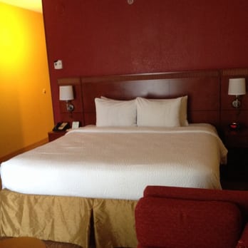 Courtyard by Marriott Fort Myers Cape Coral - Typical Marriott room - Hotels Near Me - Fort Myers, Florida Courtyard by Marriott Fort Myers Cape Coral - Typical Marriott room - Hotels Near Me - Fort Myers, Florida