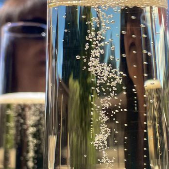 Bacchus Landing - Bubbles! - Wine Tasting Room Near Me - Healdsburg, California