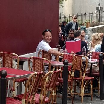Le Consulat - Sketch book and coffee - French Near Me - Paris, 75 Le Consulat - Sketch book and coffee - French Near Me - Paris, 75