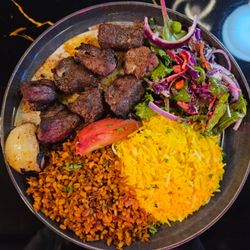 Royalz Restaurant & Lounge