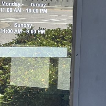 Uno Pizzeria & Grill - I just went out open on fighting on Saturday when the door shows no hours so we open if we want that's good. Stay in business that way. - Pizza Near Me - Tabb, Virginia