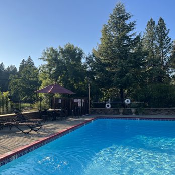 Mother Lode Motel - Pristine crystal clear pool - Hotels Near Me - Placerville, California