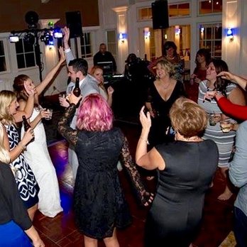 Daze Entertainment - DJing a wedding in Powell - DJs Near Me Daze Entertainment - DJing a wedding in Powell - DJs Near Me