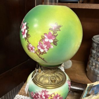The Olde Mint Antiques LLC - Hurricane lamp - Antiques Near Me - Bellefontaine, Ohio