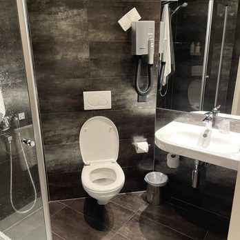 Hotel Internazionale - Bathroom finishes are nice, although the shower door seal isn't good so it leaks water all over the floor. - Hotels Near Me - Bellinzona, TI